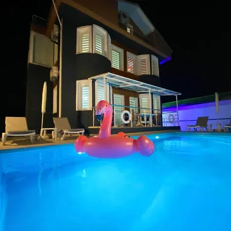4 Bedrooms Private Pool 费特希耶